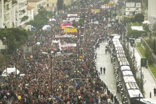 Ζητείται αντιπολεμικός ξεσηκωμός